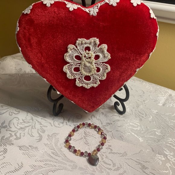 Crystal Bracelet & Red Velvet Heart Container - Picture 1 of 6